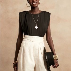 Banana republic tee with shoulder pads